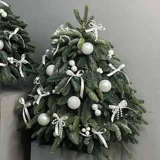 Ёлочка с белым декором M