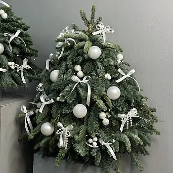 Ёлочка с белым декором M