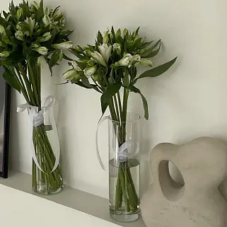 Интерьерный букет из 7 белых альстромерий