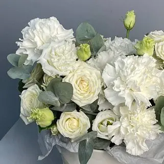 Букет в шляпной коробке White box S