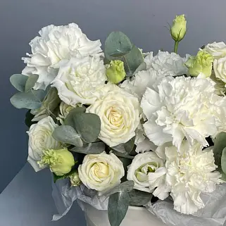 Букет в шляпной коробке Вайт бокс S