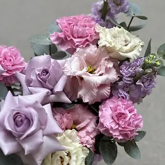 Букет в шляпной коробке Purple Dream M
