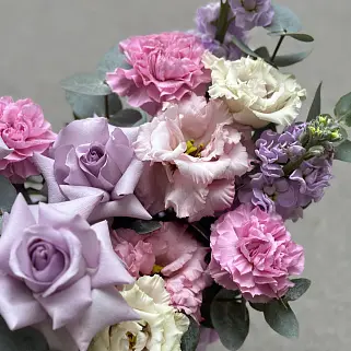 Букет в шляпной коробке Пурпур M