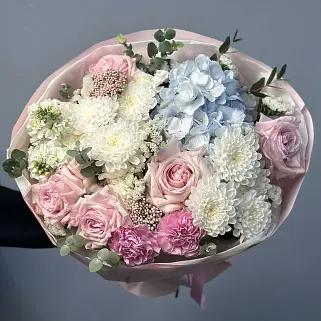 Сборный букет Весеннее небо M