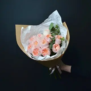 Букет пионовидных роз Juliet и эвкалипта М