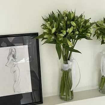 Интерьерный букет из 15 белых альстромерий