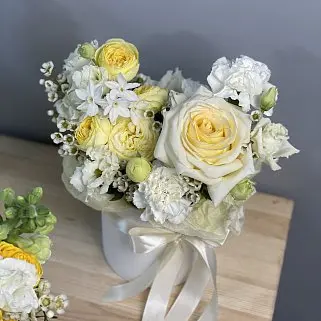 Букет в шляпной коробке Yellow garden S