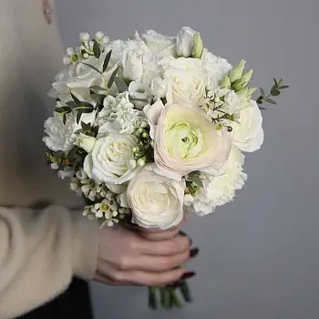 Свадебный букет невесты в светлых оттенках