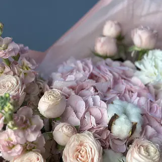 Сборный букет Первая любовь M