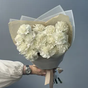 Букет из 15 белых гвоздик