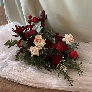 Композиция в алых оттенках #2