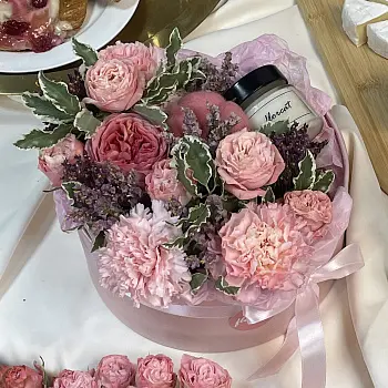 Цветочная композиция со свечой Пинк L