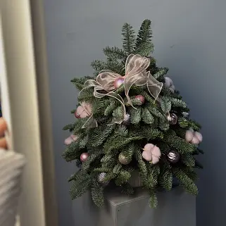 Ёлочка с розово-лиловым декором