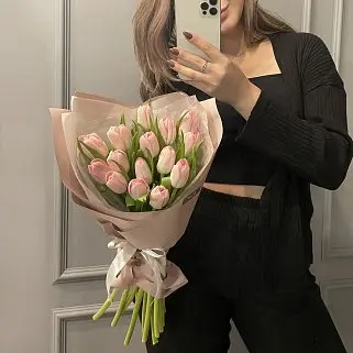 Букет из 15 розовых тюльпанов