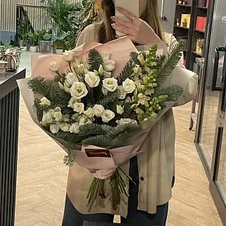 Зимний букет с эустомой