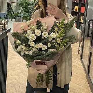 Зимний букет с эустомой