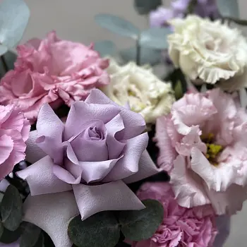 Букет в шляпной коробке Purple Dream S