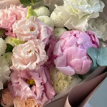 Сборный букет с пионом Ванильный сироп S