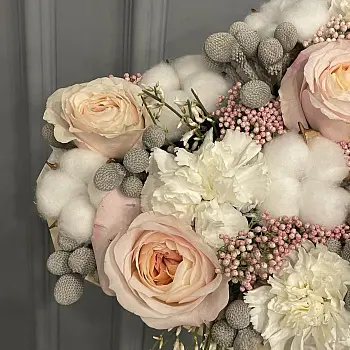 Цветочная композиция Бежевое сердце