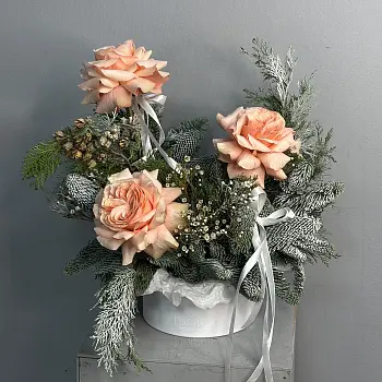 Композиция с розой Kahala и нобилисом