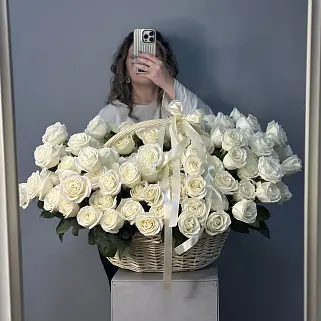 Корзина из 121 премиальной розы