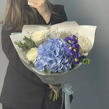 Сборный букет Голубой с гортензией