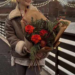 Алый зимний букет