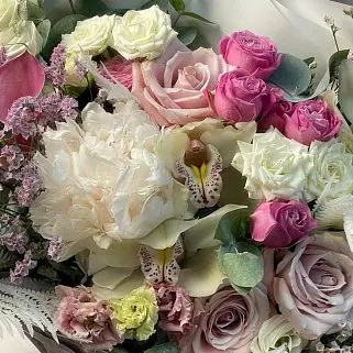 Сборный букет Bloom M