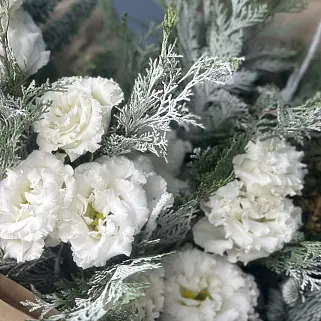 Зимний букет с эустомой