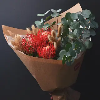 Стойкий мужской букет с нутаном