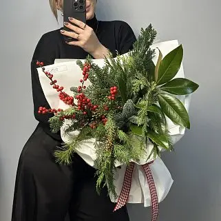 Зимний букет с хвоей Red