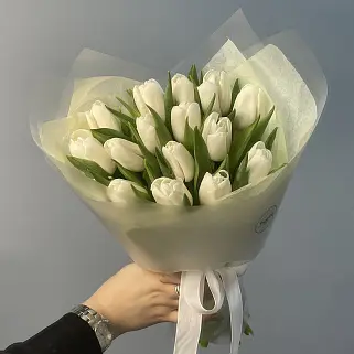 Букет из 15 белых тюльпанов