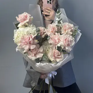 Дуо-букет французских роз Mondial и гортензий M