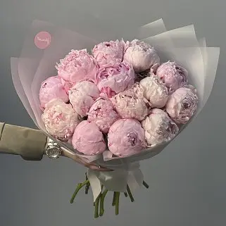 Букет из 15 розовых пионов