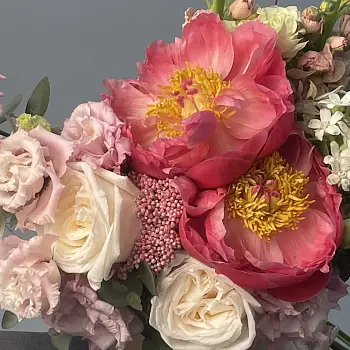 Свадебный букет невесты с пионом Garden