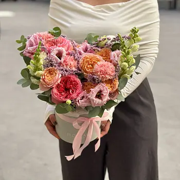 Букет в шляпной коробке Розовое кружево L