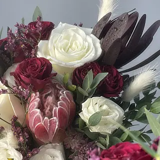 Свадебный букет невесты с протеей