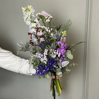 Мужской букет с дельфиниумом