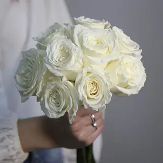 Свадебный букет невесты из 9 роз Playa Blanca