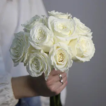 Свадебный букет невесты из 9 роз Playa Blanca
