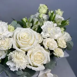 Букет в шляпной коробке White box M