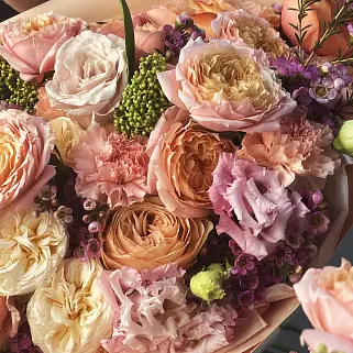 Розово-персиковый сборный букет