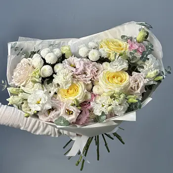 Нежный весенний сборный букет