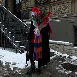 Алый зимний букет