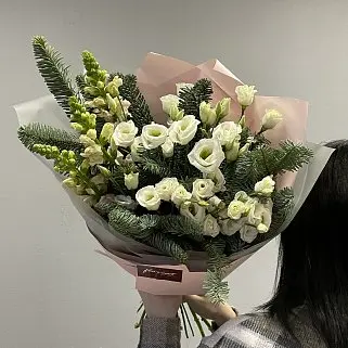 Зимний букет с эустомой