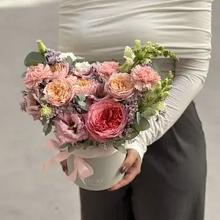 Букет в шляпной коробке Розовое кружево М