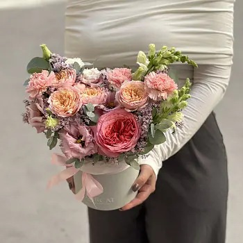 Букет в шляпной коробке Розовое кружево М