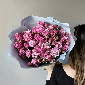 Букет из 7 кустовых пионовидных роз Classic Sensation