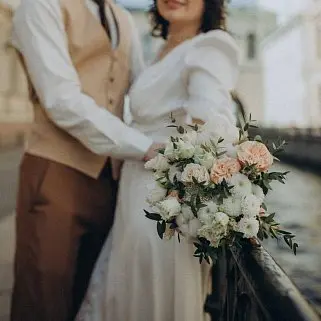 Полевой свадебный букет невесты с пионом #3