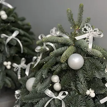 Ёлочка с белым декором M